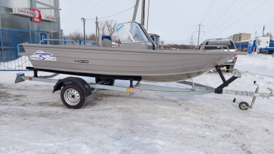Моторная лодка Freestyle 430