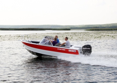 Моторная лодка Freestyle 475 BR