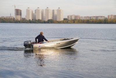 Моторная лодка FreeStyle 390